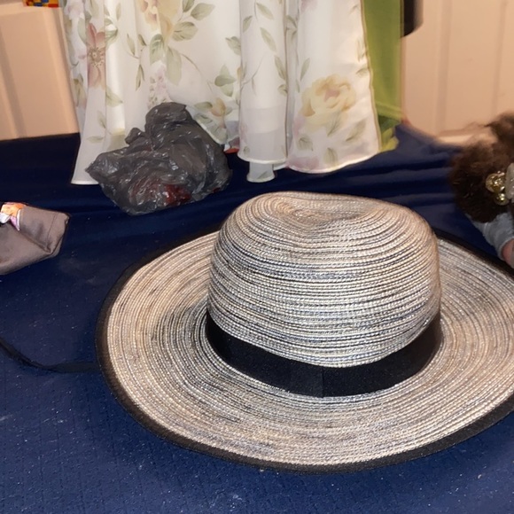 Black and white hat swirl wide brim - Picture 5 of 8